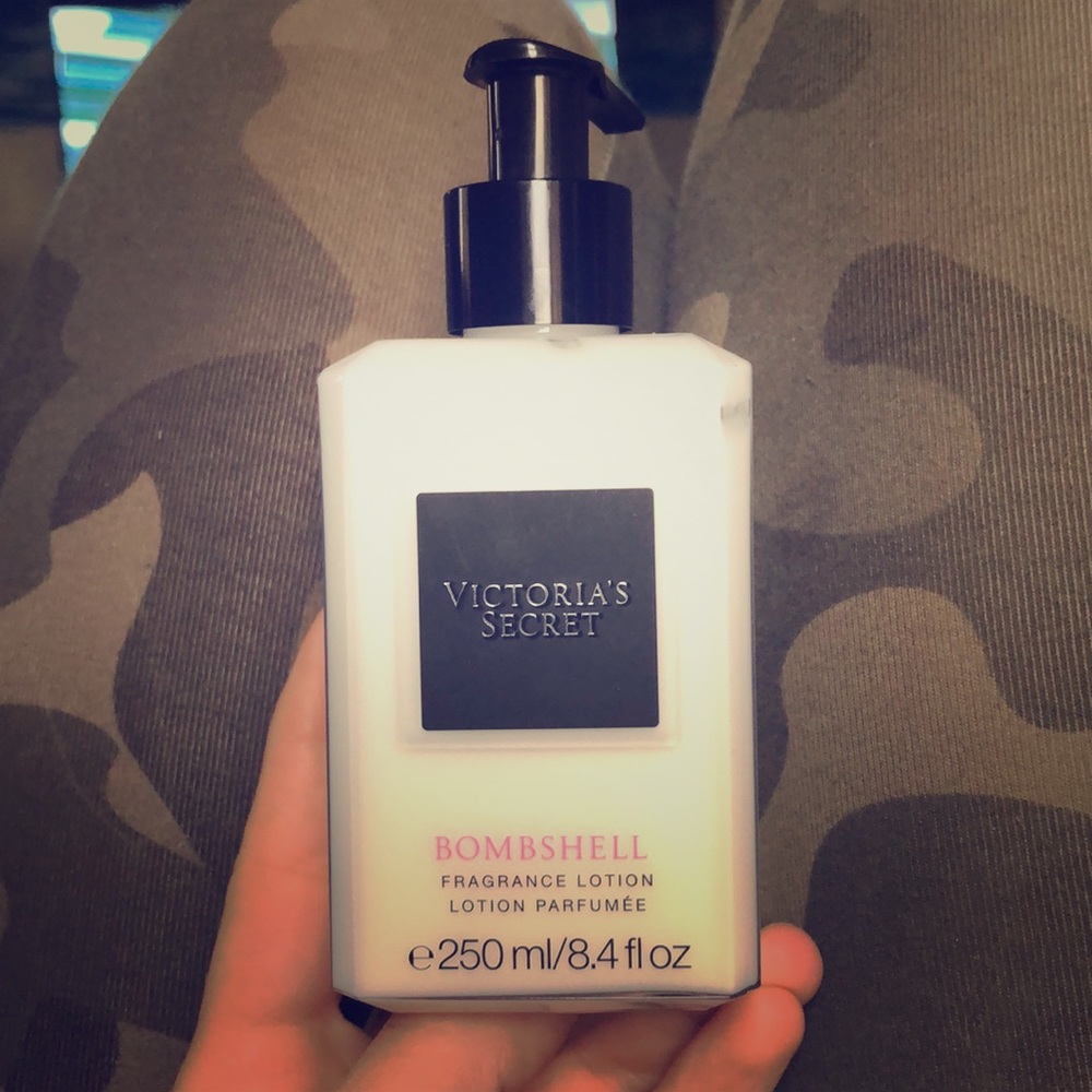 Bombshell Victoria secret lotion